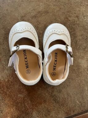 White Girls' Mary Jane Dress Shoes with Buckle Strap